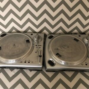 mark. Silver Turntable Set